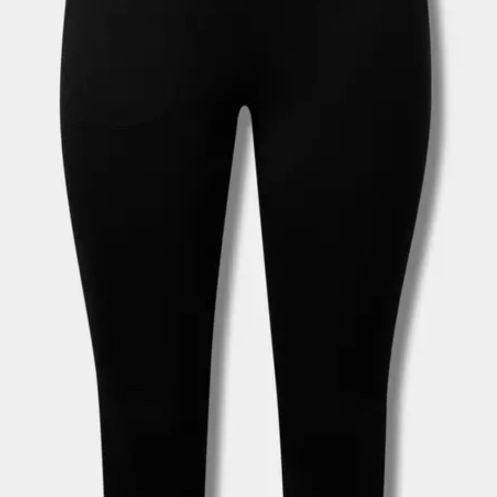 Black Tapered Pocketed Leggings with Stretchy Fit